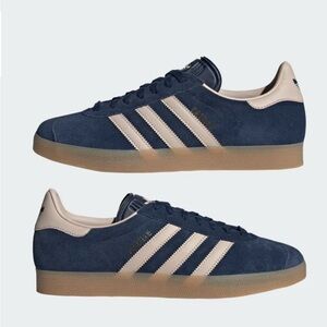 New Adidas Gazelle Men’s Size 11 Blue and Tan Sneakers 
IG6201 •••• New In Box••